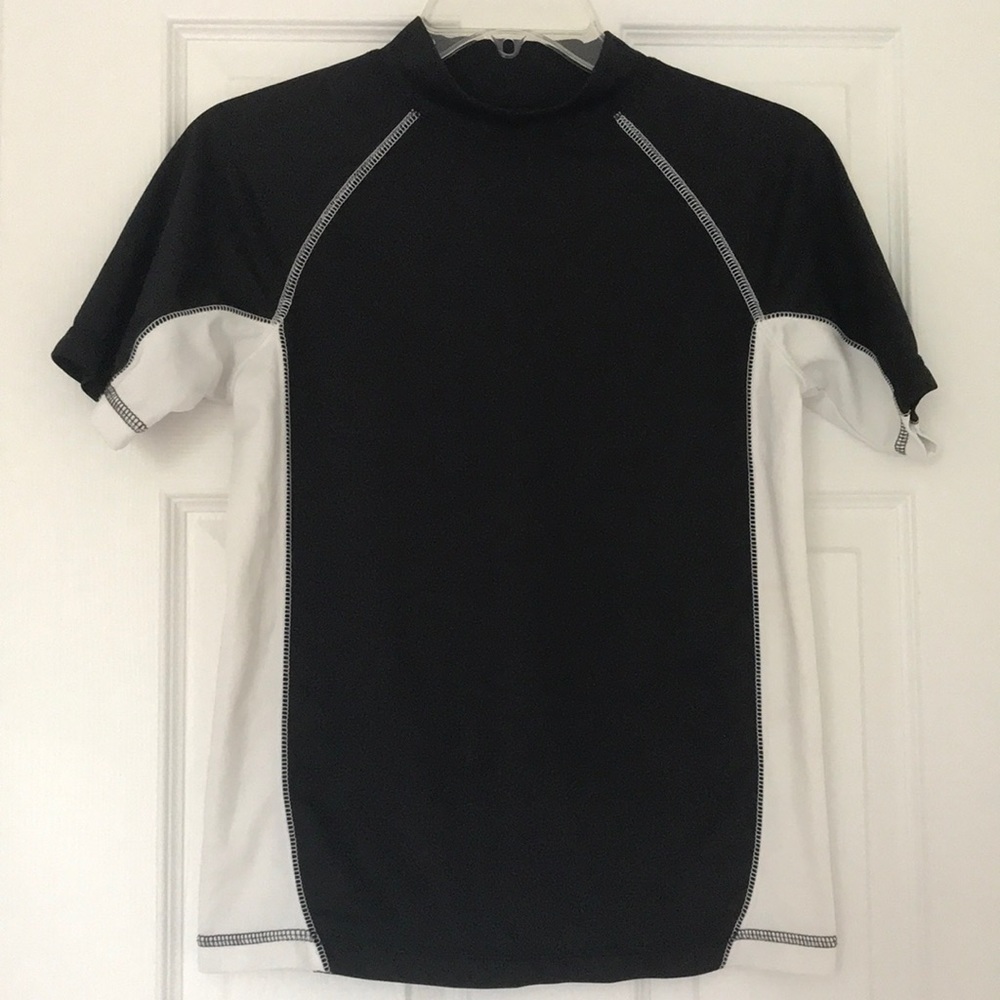 ❤️OP Black/White Short Sleeve Shirt Large (10/12)❤️